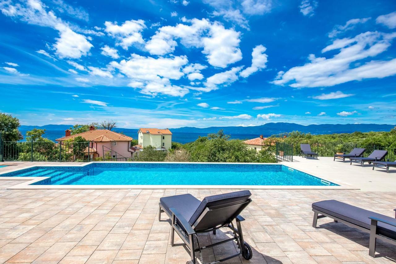 Luxury Apartments Kostrena With Pool Eksteriør bilde